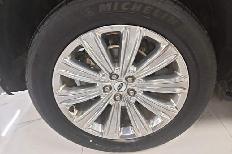 Used Ford Explorer 2020 EcoBoost 285 4x4 Titanium Edition 6 Seats Right Rear Wheel Hub