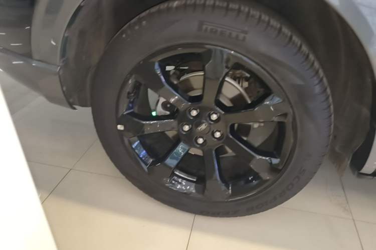 Used Ford Explorer 2020 EcoBoost 285 4x4 Sport Edition ST-LINE 6-Seater Right Rear Wheel Hub