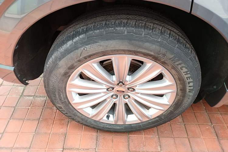 Used Ford Explorer 2020 EcoBoost 285 4x4 Titanium Edition 7-Seater Right Rear Wheel Hub