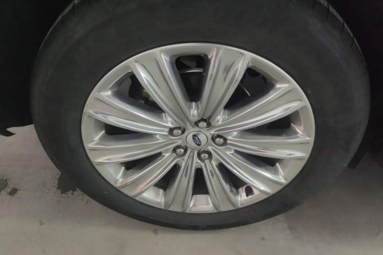 Used Ford Explorer 2020 EcoBoost 285 4x4 Titanium Edition 6 Seats Right Rear Wheel Hub