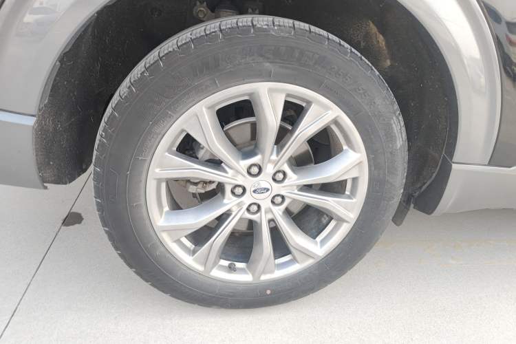 Used Ford Explorer 2020 EcoBoost 285 4x4 Trend Edition 7-Seater Right Rear Wheel Hub