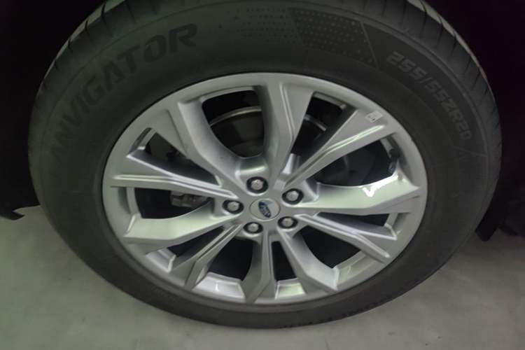 Used Ford Explorer 2020 EcoBoost 285 Rear-Drive Trend Edition 7-Seater Right Rear Wheel Hub
