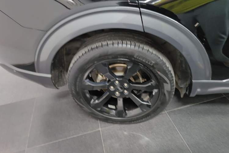 Used Ford Explorer 2020 EcoBoost 285 4x4 Sport Edition ST-LINE 6-Seater Right Rear Wheel Hub