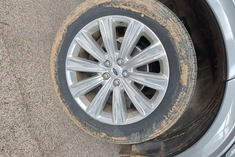 Used Ford Explorer 2020 EcoBoost 285 4x4 Titanium Edition 7-Seater Right Rear Wheel Hub