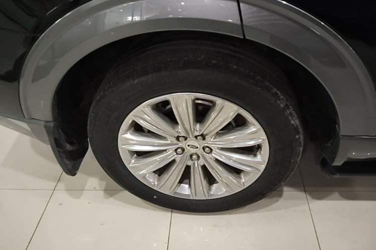 Used Ford Explorer 2020 EcoBoost 285 4x4 Titanium Edition 6 Seats Right Rear Wheel Hub
