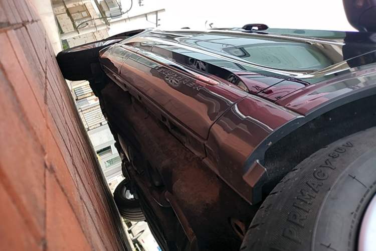 Used Ford Explorer 2020 EcoBoost 285 4x4 Titanium Edition 7-Seater Right Side Sill