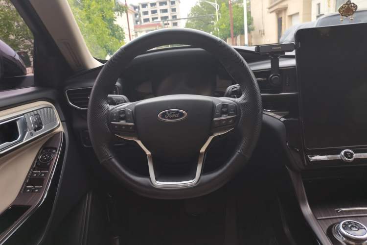 Used Ford Explorer 2020 EcoBoost 285 4x4 Titanium Edition 6 Seats Steering Wheel