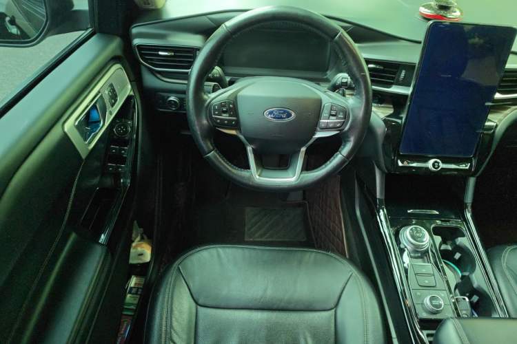 Used Ford Explorer 2020 EcoBoost 285 4x4 Titanium Edition 6 Seats Steering Wheel