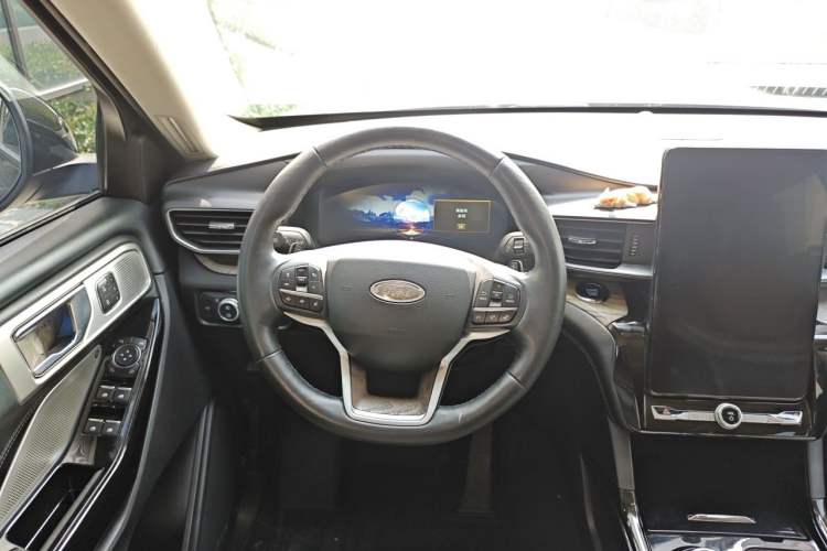 Used Ford Explorer 2020 EcoBoost 285 4x4 Platinum Edition 6 Seats Steering Wheel