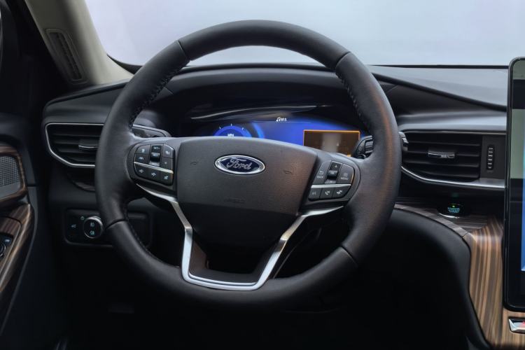 Used Ford Explorer 2020 EcoBoost 285 4x4 Titanium Edition 6 Seats Steering Wheel