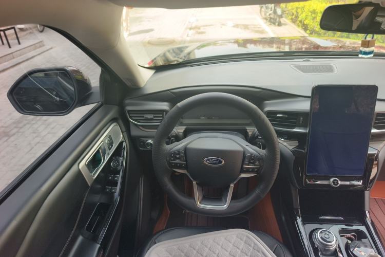 Used Ford Explorer 2020 EcoBoost 285 4x4 Titanium Edition 6 Seats Steering Wheel