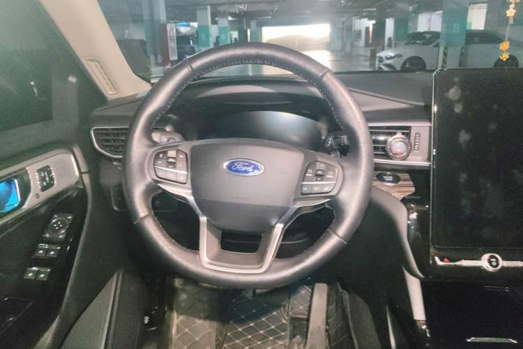 Used Ford Explorer 2020 EcoBoost 285 4x4 Titanium Edition 6 Seats Steering Wheel