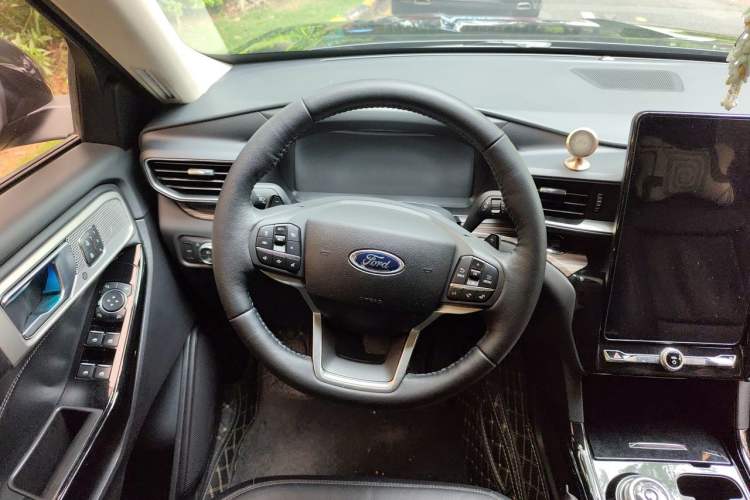 Used Ford Explorer 2020 EcoBoost 285 4x4 Titanium Edition 7-Seater Steering Wheel