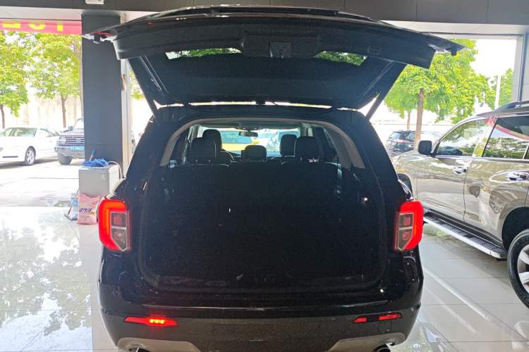 Used Ford Explorer 2020 EcoBoost 285 Rear-Drive Trend Edition 7-Seater Trunk