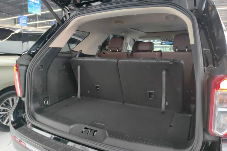 Used Ford Explorer 2020 EcoBoost 285 4x4 Trend Edition 7-Seater Trunk