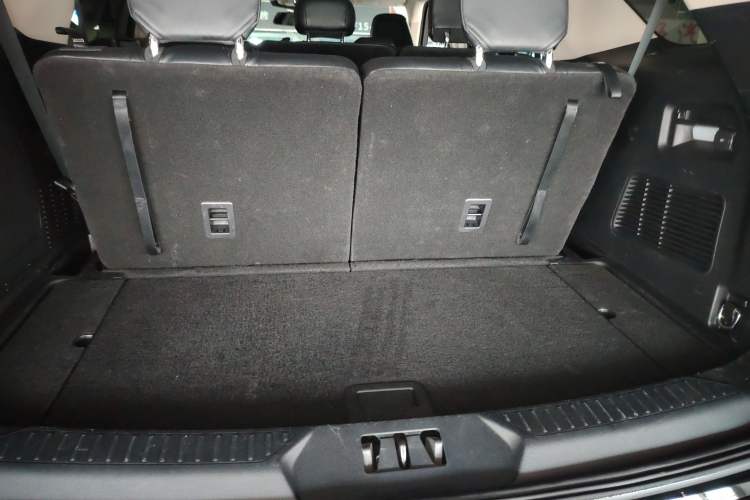 Used Ford Explorer 2020 EcoBoost 285 Rear-Drive Trend Edition 7-Seater Trunk