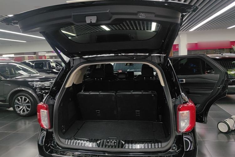 Used Ford Explorer 2020 EcoBoost 285 4x4 Titanium Edition 7-Seater Trunk