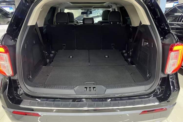 Used Ford Explorer 2020 EcoBoost 285 4x4 Titanium Edition 7-Seater Trunk