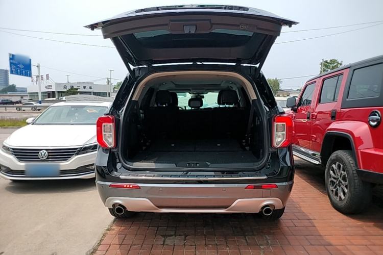 Used Ford Explorer 2020 EcoBoost 285 4x4 Titanium Edition 7-Seater Trunk
