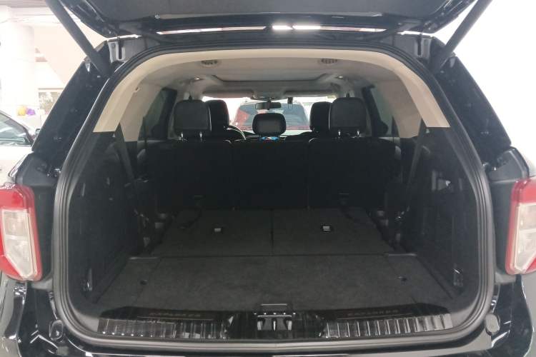 Used Ford Explorer 2020 EcoBoost 285 Rear-Drive Trend Edition 7-Seater Trunk
