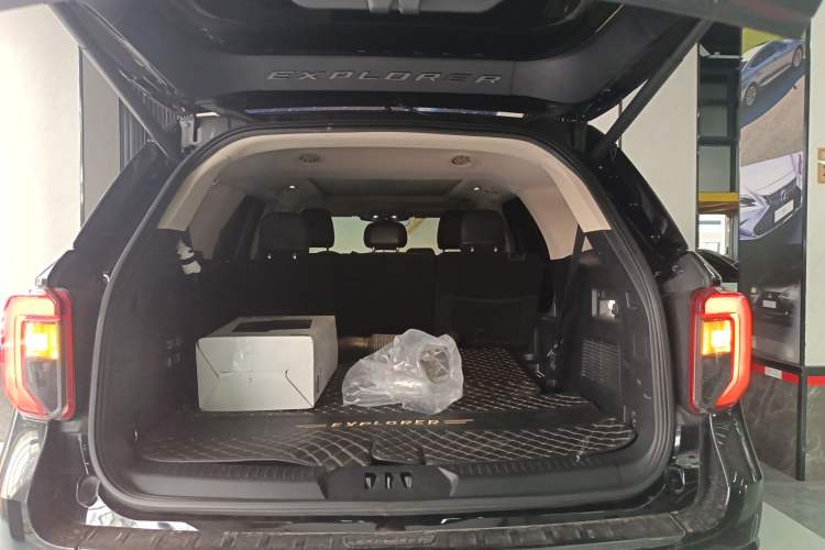 Used Ford Explorer 2020 EcoBoost 285 4x4 Trend Edition 7-Seater Trunk