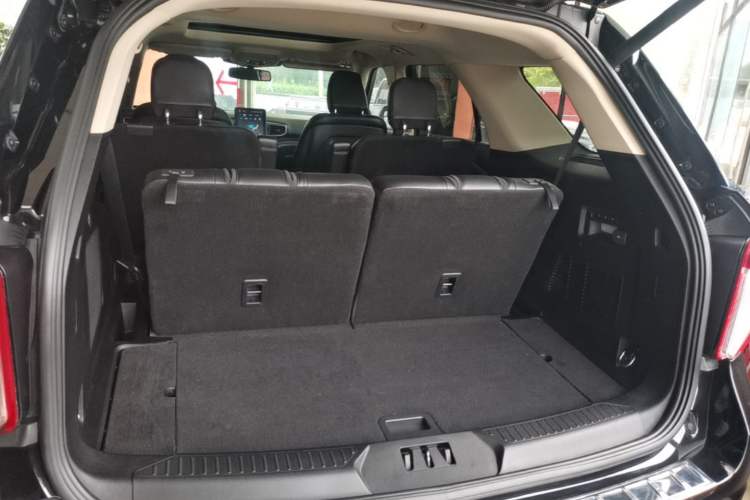 Used Ford Explorer 2020 EcoBoost 285 4x4 Titanium Edition 6 Seats Trunk