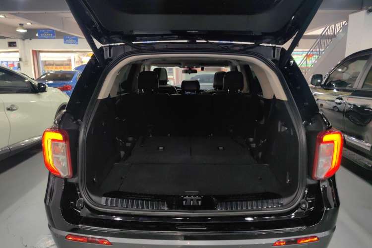 Used Ford Explorer 2020 EcoBoost 285 Rear-Drive Trend Edition 7-Seater Trunk