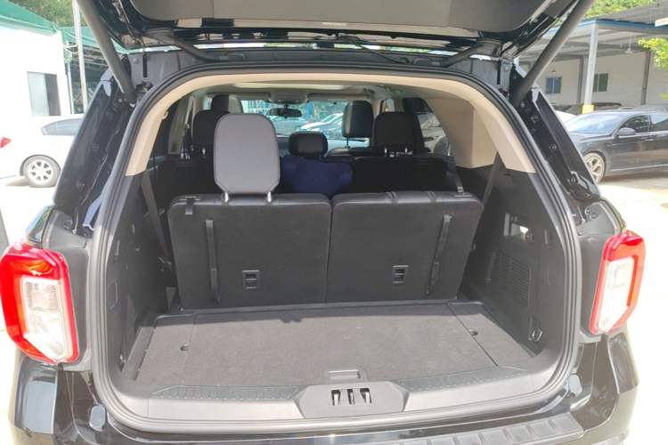 Used Ford Explorer 2020 EcoBoost 285 Rear-Drive Trend Edition 7-Seater Trunk