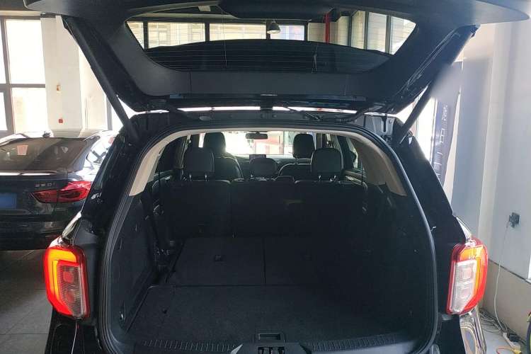 Used Ford Explorer 2020 EcoBoost 285 4x4 Titanium Edition 7-Seater Trunk