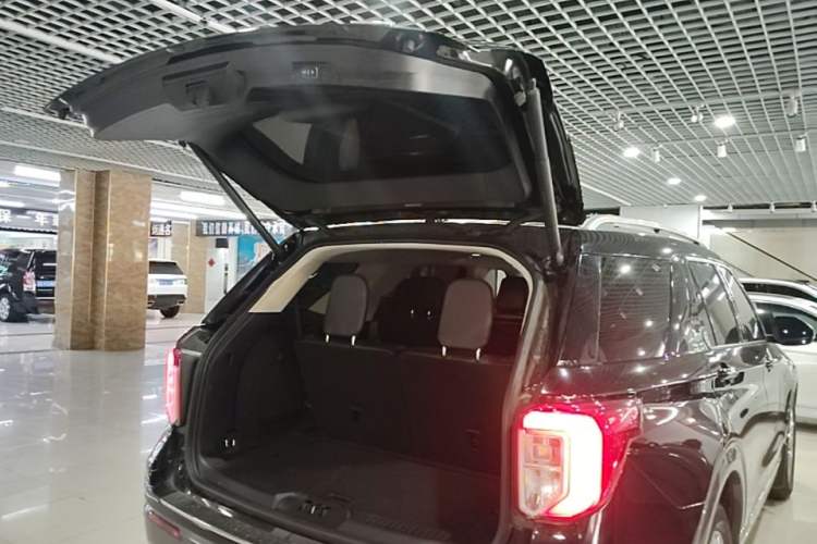 Used Ford Explorer 2020 EcoBoost 285 4x4 Titanium Edition 6 Seats Trunk