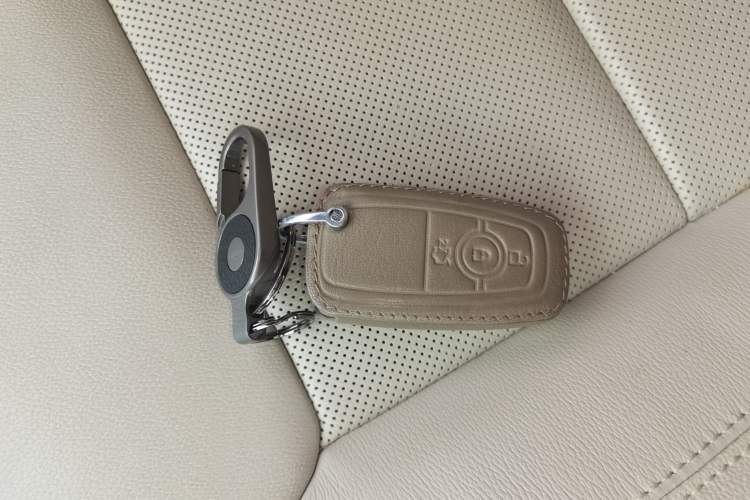 Used Ford Explorer 2020 EcoBoost 285 4x4 Titanium Edition 6 Seats Vehicle Key