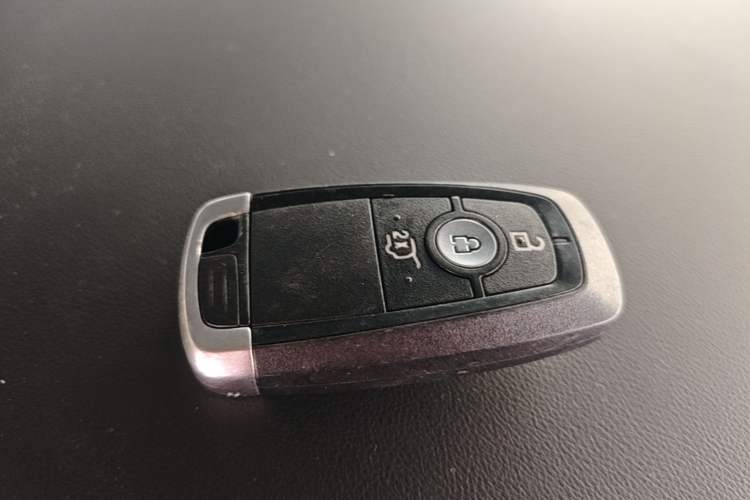Used Ford Explorer 2020 EcoBoost 285 Rear-Drive Trend Edition 6 Seats Vehicle Key