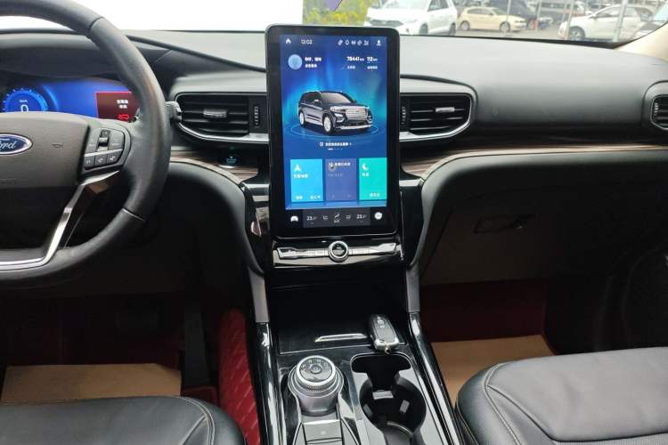 Used Ford Explorer 2020 EcoBoost 285 4x4 Titanium Edition 7-Seater Audio And AC Panel