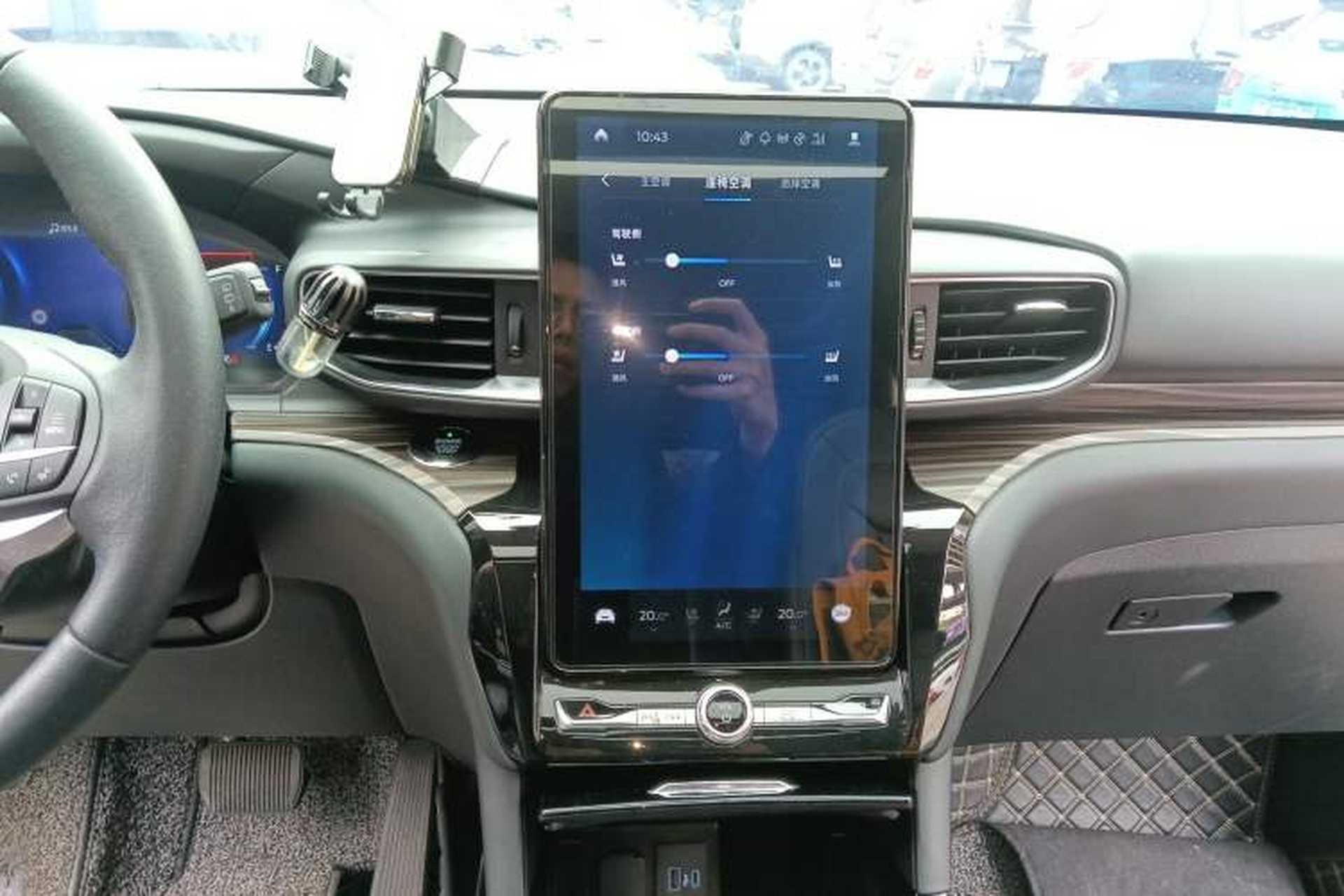 Used Ford Explorer 2020 EcoBoost 285 4x4 Titanium Edition 7-Seater Audio And AC Panel