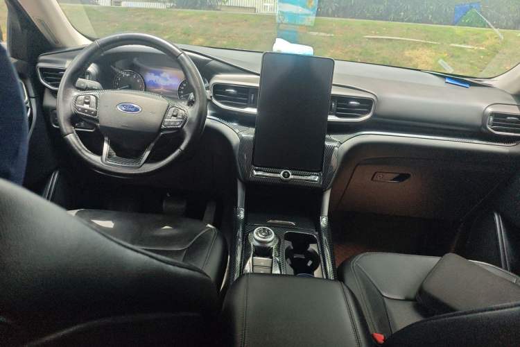 Used Ford Explorer 2020 EcoBoost 285 Rear-Drive Trend Edition 7-Seater Center Console
