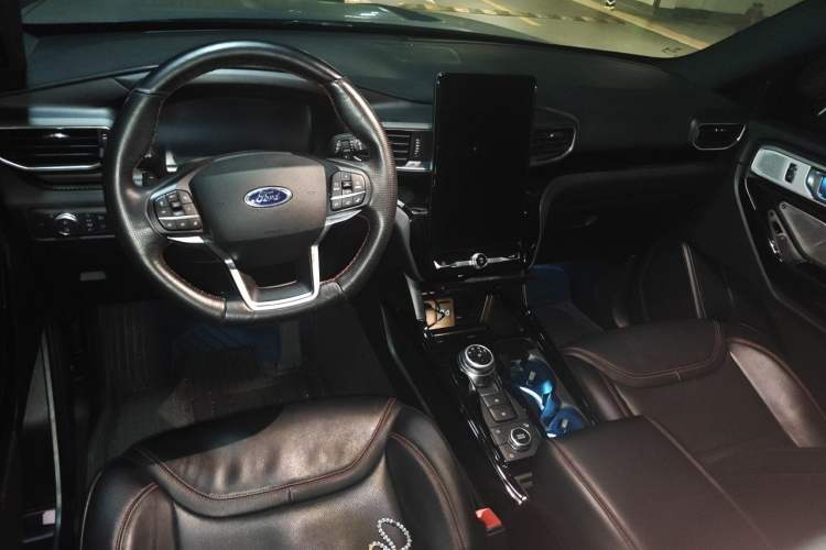Used Ford Explorer 2020 EcoBoost 285 Four-Wheel Drive Sport Edition ST-LINE 7-Seater Center Console