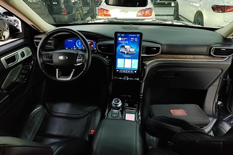 Used Ford Explorer 2020 EcoBoost 285 4x4 Platinum Edition 7-Seater Center Console