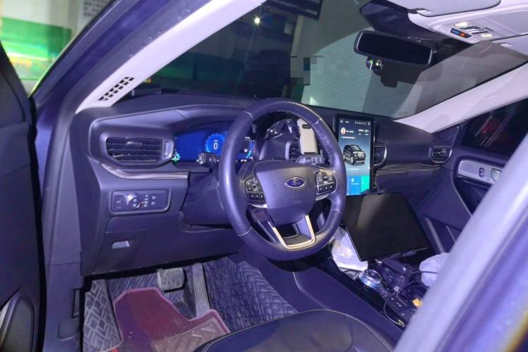 Used Ford Explorer 2020 EcoBoost 285 4x4 Titanium Edition 7-Seater Center Console