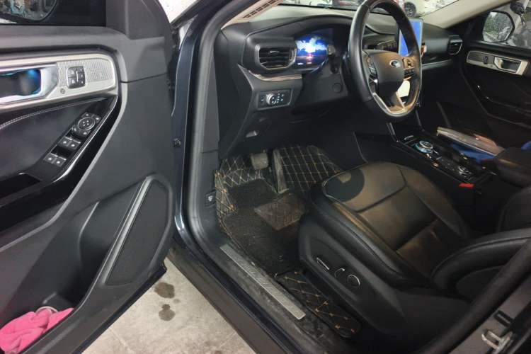 Used Ford Explorer 2020 EcoBoost 285 4x4 Titanium Edition 6 Seats Driver Seat