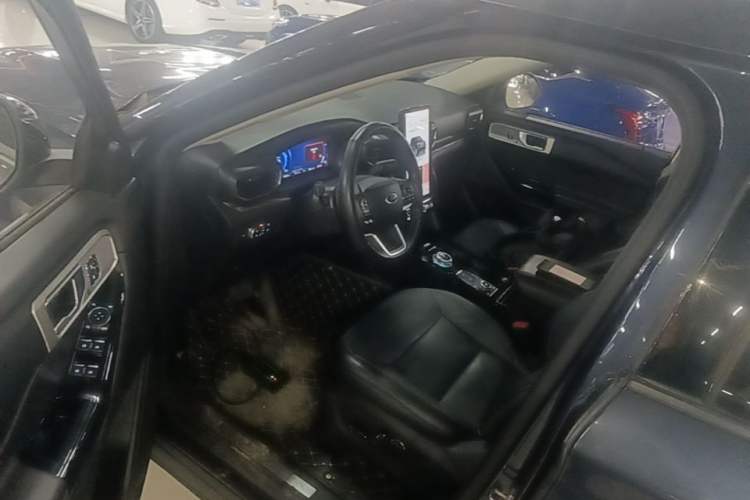Used Ford Explorer 2020 EcoBoost 285 4x4 Titanium Edition 7-Seater Driver Seat