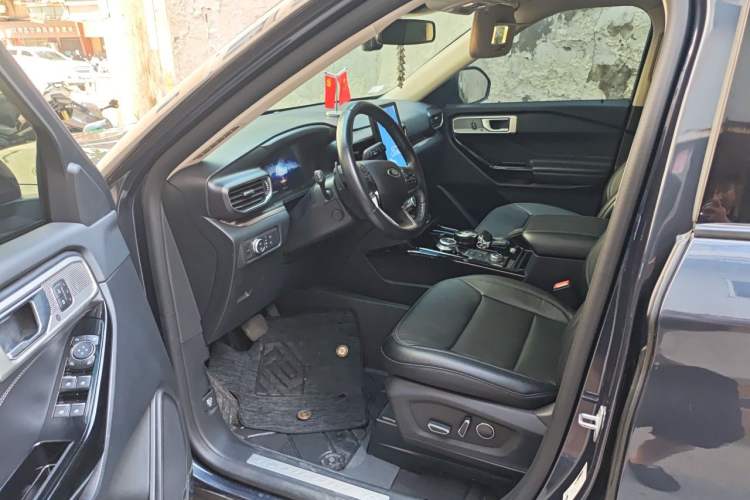 Used Ford Explorer 2020 EcoBoost 285 4x4 Titanium Edition 6 Seats Driver Seat