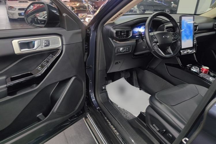 Used Ford Explorer 2020 EcoBoost 285 4x4 Titanium Edition 6 Seats Driver Seat