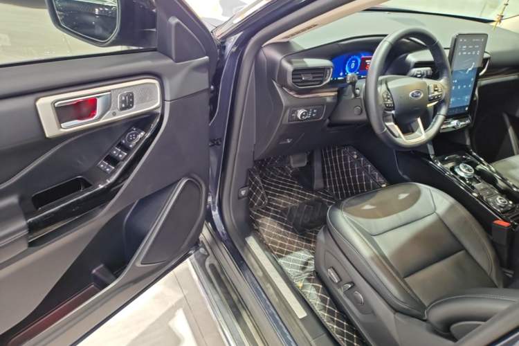 Used Ford Explorer 2020 EcoBoost 285 4x4 Titanium Edition 7-Seater Driver Seat