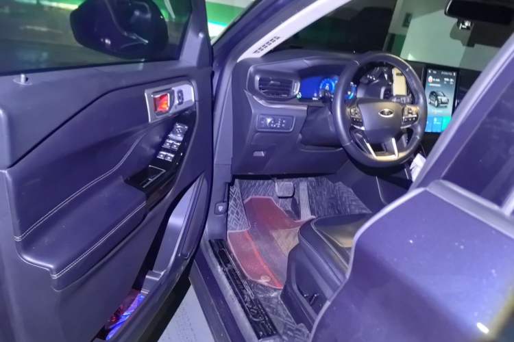 Used Ford Explorer 2020 EcoBoost 285 4x4 Titanium Edition 7-Seater Driver Seat