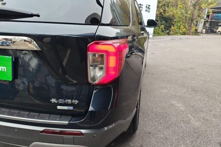 Used Ford Explorer 2020 EcoBoost 285 4x4 Titanium Edition 7-Seater Exterior 3