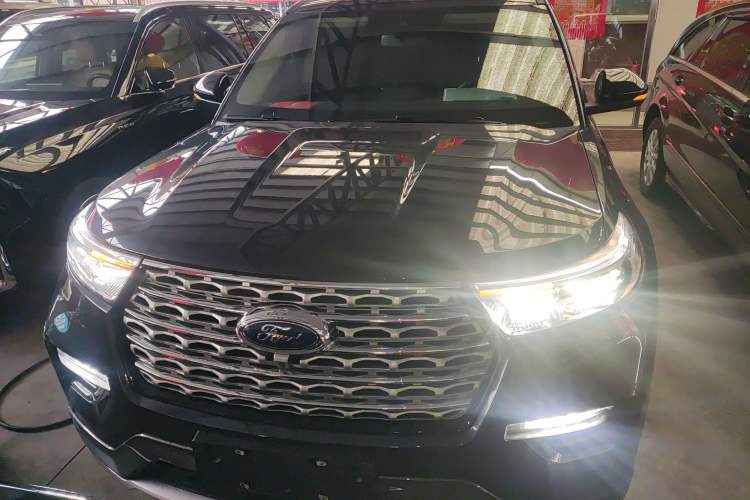 Used Ford Explorer 2020 EcoBoost 285 4x4 Titanium Edition 7-Seater Front