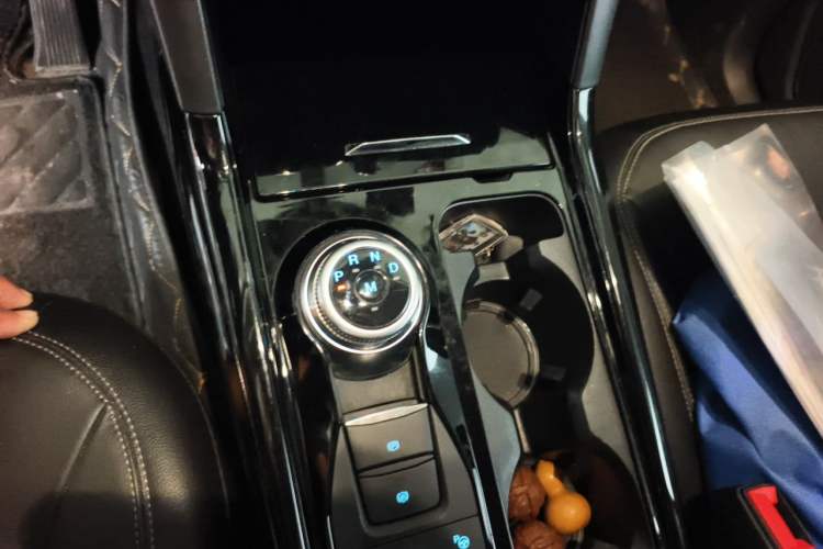 Used Ford Explorer 2020 EcoBoost 285 4x4 Titanium Edition 6 Seats Gear Lever