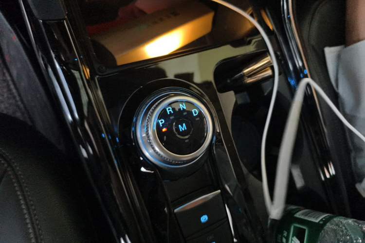 Used Ford Explorer 2020 EcoBoost 285 Rear-Drive Trend Edition 6 Seats Gear Lever