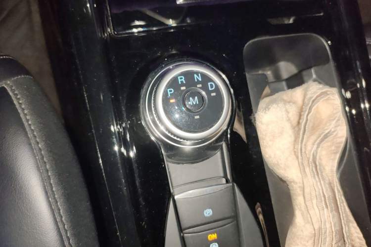 Used Ford Explorer 2020 EcoBoost 285 4x4 Platinum Edition 7-Seater Gear Lever