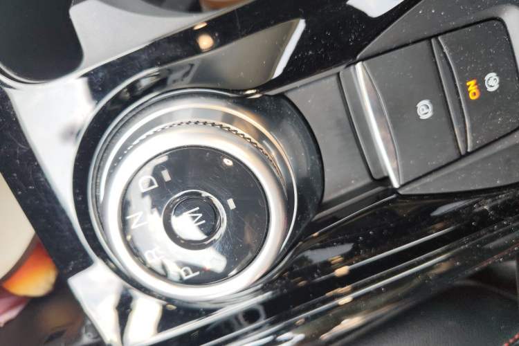 Used Ford Explorer 2020 EcoBoost 285 Four-Wheel Drive Sport Edition ST-LINE 7-Seater Gear Lever